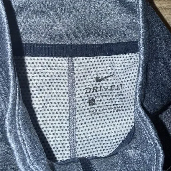 Nike Women’s XS Dri-Fit Full Zip Lightweight Jacket - Picture 7 of 12